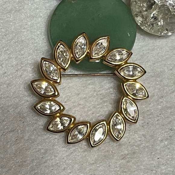 Swarovski Jewelry - Vintage Swarovski Crystal Brooch